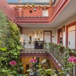 Hotellissa on kaunis sisäpiha