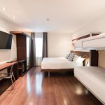 Neljän hengen huone