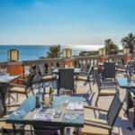 Voit nauttia ravintolan antimista myös hotellin terassilla