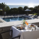 Voit nauttia ravintolan antimista myös hotellin terassilla