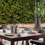 Nauti hotellin ravintolan antimista terassilla