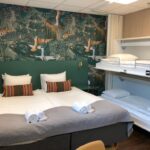 2 hengen huone kerrossängyllä