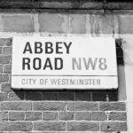 Liikennemerkissä lukee Abbey Road.