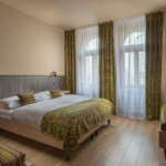 Neljän hengen huone