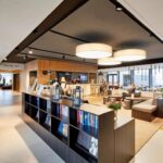 Hotellin viihtyisä oleskelutila