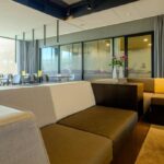 Hotellin viihtyisä oleskelutila