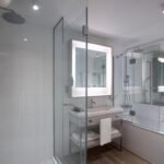 Esimerkkikuva sviitin kylpyhuoneesta