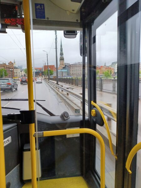 Bussilla keskustaan ja ohjeet liikkumiseen Riiassa