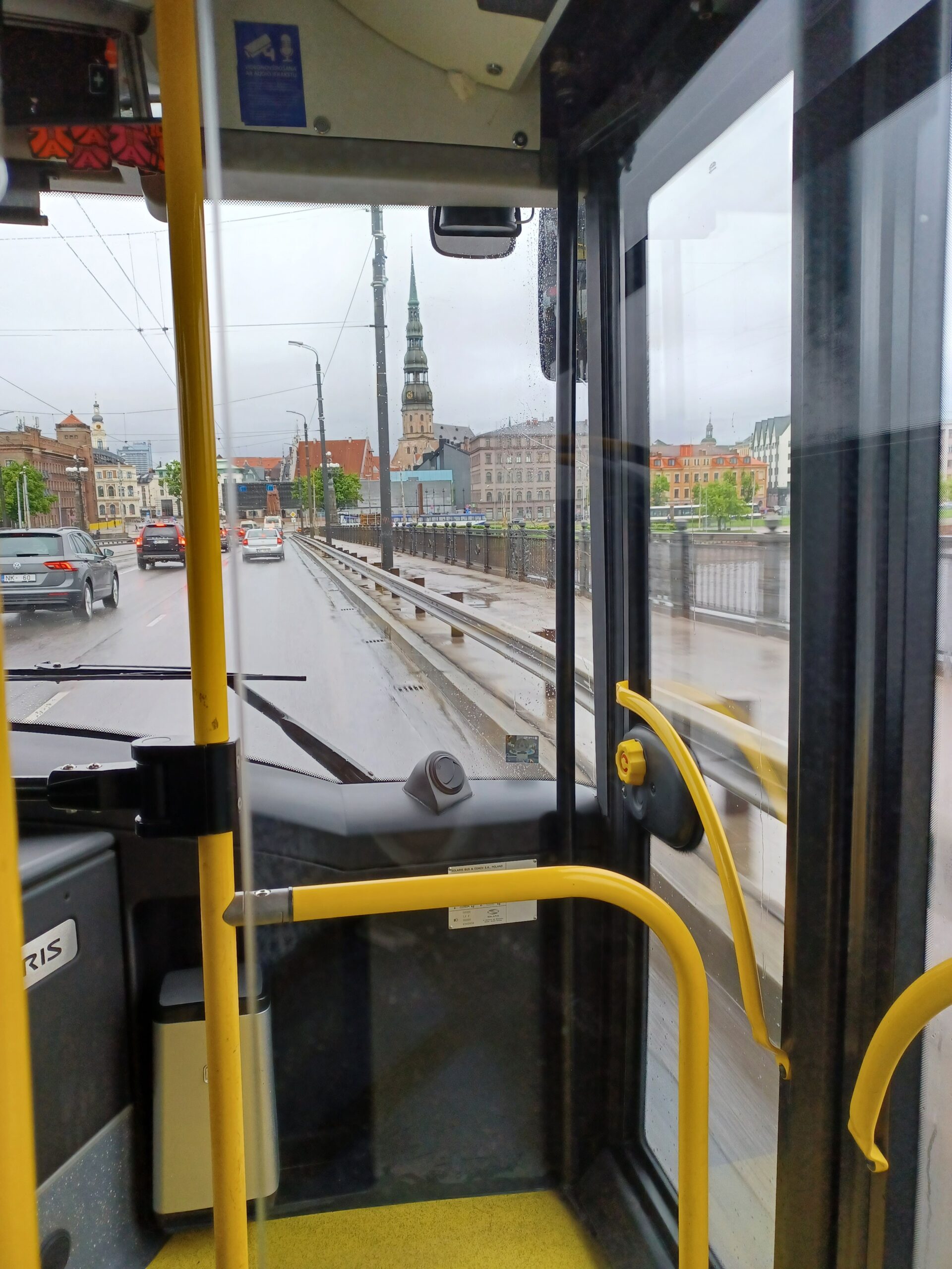 Kaupunkibussissa-Riiassa