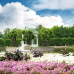 Kadriorg puiston suihkulähteet ja kukkaset kesällä