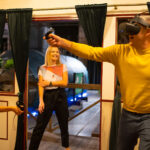 Perhe pitämässä hauskaa PROTO Keksintötehtaassa