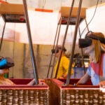 Äiti ja tytär lähdössä kuumailmapalloajelulle PROTO Keksintötehtaassa