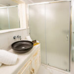 Rhodos Horizon City Junior Sviitti kylpyhuoneen allaskaappi