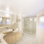 Rhodos Horizon City kylpyhuone sviitissä ilman parveketta