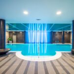 Wellton Riverside SPA hotellin allasosaston näkymää