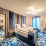 Wellton Riverside SPA hotel perhehuone jokinäkymällä