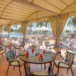 Allasalue ja aurinkoterassi