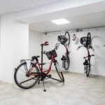 Voit vuokrata pöyrän majoittuessasi hotelliin