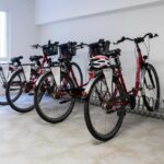 Voit vuokrata pöyrän majoittuessasi hotelliin