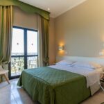 Parvekkeellinen kahden hengen huone Hotel Villa Igeassa