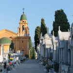 Vanhalla kristittyjen hautausmaalla Nizzan linnakukkulalla on yli 2000 koristeellista ja taiteellista hautaa