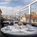 Aamiaisen voi nauttia myös Hotel de Sueden 5. kerroksen aamiaisravintolan parvekkeella