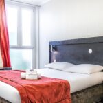 Hotel de Suede, standard yhden hengen huone, huone takapihalle päin