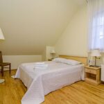 Neljän hengen huone