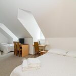 Neljän hengen huone