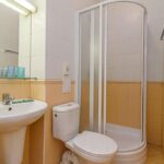 Neljän hengen huone