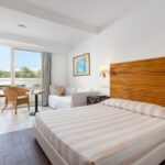 Superior-huone kolmelle, osittainen merinäköala