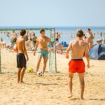 Jalkapalloa Jurmalan hiekkarannalla