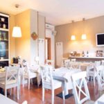 Kuva hotellin ruokailutilasta