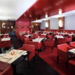 Hotellin ravintolan ruokasali