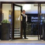 Hotellin sisäänkäynti