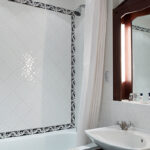 Kylpyhuone Standard-huoneessa