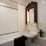 Kylpyhuone Standard-huoneessa