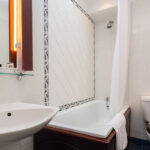 Kylpyhuone Standard-huoneessa