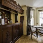 Hotellissa on pieni baaritiski