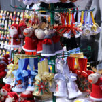 hauskoja ja kauniita joulukoristeita