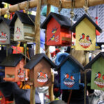 Värikkäitä linnunpönttöjä