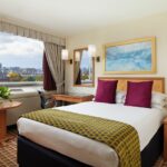 Superior-luokan huone parivuoteella ja Kensingtonin kaupunginosan näkymillä