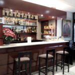 Glories hotel aulabaari