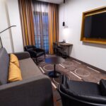 Sviitin oleskelutila, Hestia Hotel Kentmanni