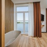 hotellihuoneen kylpyamme