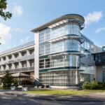 Hotellin lasinen julkisivu