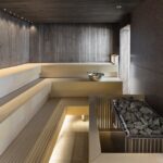 vaaleat saunan lauteet ja iso kiuas