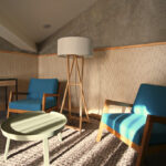 Sviitin yläkerran oleskelutila