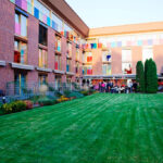 Hotellin piha-aluetta