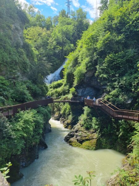 Päiväretki Orrido di Bellanoon junalla